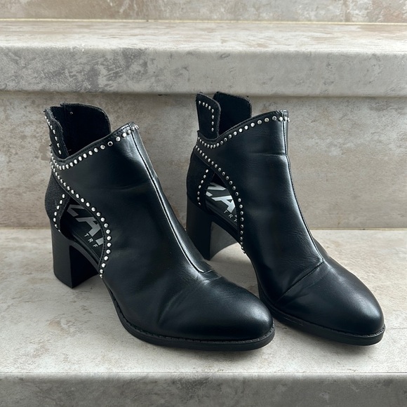 Zara Fall Booties with Cut out detailing - Picture 1 of 10